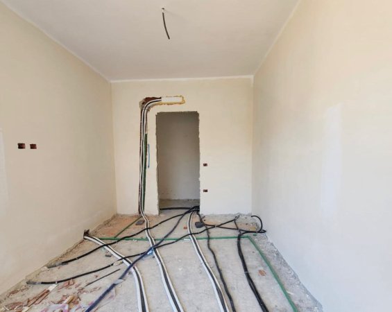 SHITET :✅️ ULTRA 🏘 Apartament 2+1+2wc & 2 Ballkone + Garderobë (📍Kompleksi Kika 3 ) 💫 - Komuna Parisit 120 m² Çmimi 330K. 🧭`