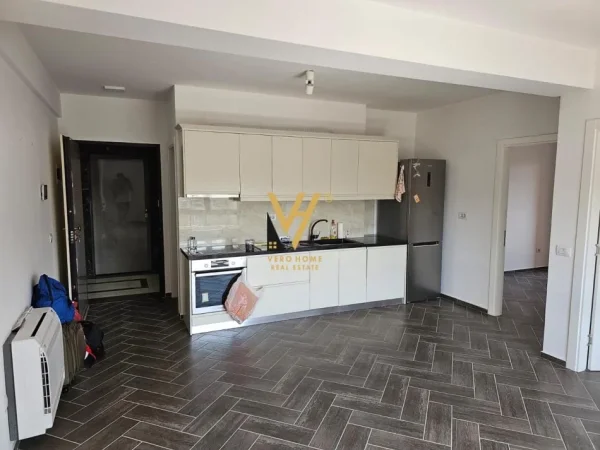 Tirane, jepet me qera zyre Kati 8, 108 m² 1.000 € (MYSLYM SHYRI)