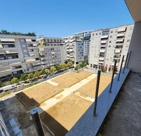 SHITET :✅️ ULTRA 🏘 Apartament 2+1+2wc & 2 Ballkone + Garderobë (📍Kompleksi Kika 3 ) 💫 - Komuna Parisit 120 m² Çmimi 312,000€ 🧭`