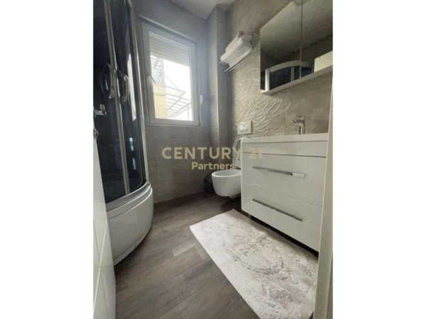 Tirane, jepet me qera apartament 1+1 Kati 5, 78 m² 750 € (Rruga Myslym Shyri)