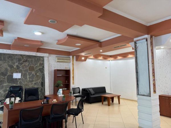 DYQAN ME QIRA 64 M2,   400 € (QYTETI STUDENTI)