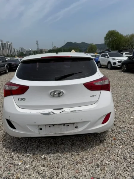 Tirane, shitet makine Hyundai Nafte, e bardhë automatik Klima 210 km 5.600 €