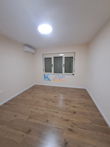 Tirane, jap me qera zyre Kati 3, 80 m² 1.200 € (9 Katshet, ne Qender)