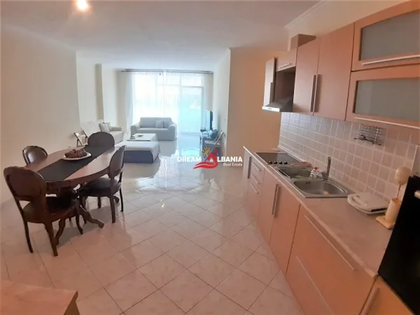 Tirane, jepet me qera apartament 3+1 , 154 m² 700 € (prane vilave Gjermane)