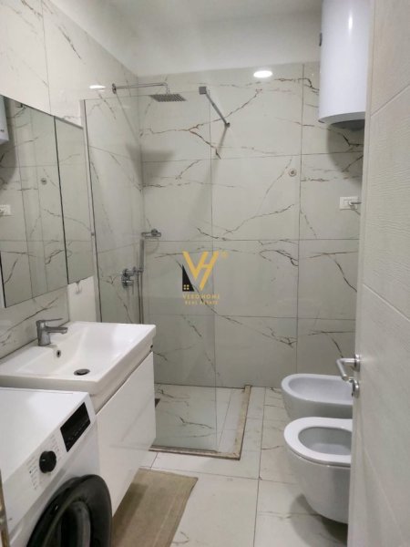 Tirane, jepet me qera apartament 1+1+Ballkon Kati 5, 75 m² 600 € (SHKOLLA E BALETIT)