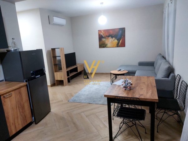 Tirane, jepet me qera apartament 1+1+Ballkon Kati 5, 75 m² 600 € (SHKOLLA E BALETIT)