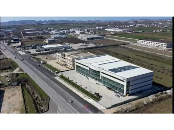 Durres, jepet me qera ambjent biznesi Kati 4, 15.267 m² 30.400 € (Shijaku)