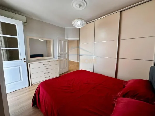 Tirane, shes apartament 1+1 Kati 1, 