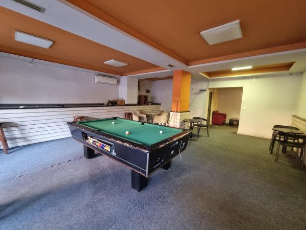 Tirane, jepet me qera ambjent biznesi Kati 0, 94 m² 500 € (Rruga Hoxha Tahsim Prane zyres se punes)