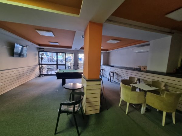 Tirane, jepet me qera ambjent biznesi Kati 0, 94 m² 500 € (Rruga Hoxha Tahsim Prane zyres se punes)