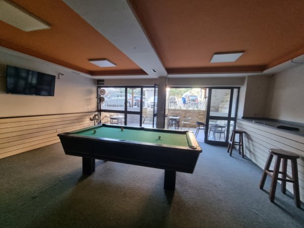 Tirane, jepet me qera ambjent biznesi Kati 0, 94 m² 500 € (Rruga Hoxha Tahsim Prane zyres se punes)