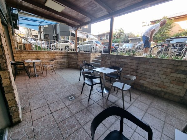 Tirane, jepet me qera ambjent biznesi Kati 0, 94 m² 500 € (Rruga Hoxha Tahsim Prane zyres se punes)