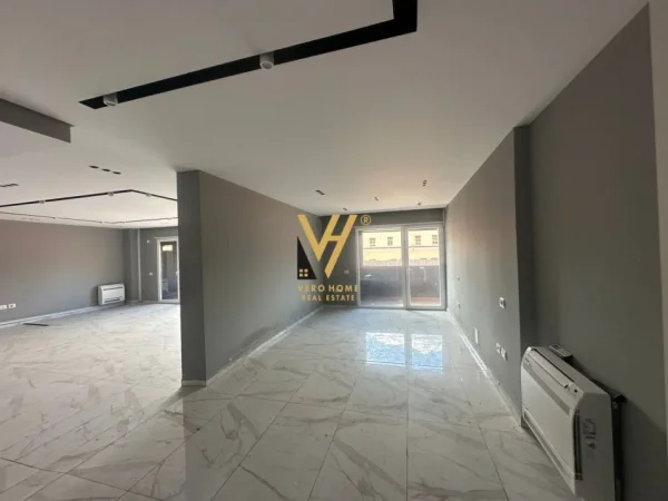 Tirane, jepet me qera zyre Kati 1, 170 m² 1.500 € (stacioni i trenit quartum residence)