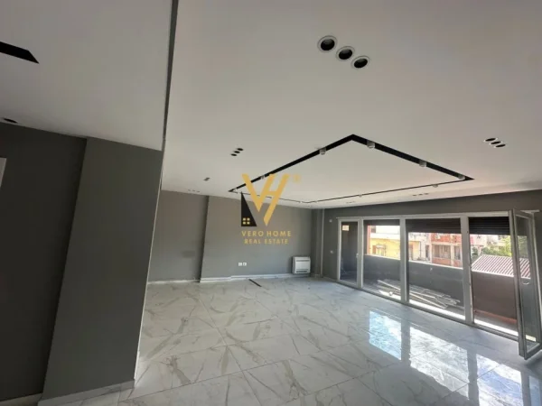 Tirane, jepet me qera zyre Kati 1, 170 m² 1.500 € (stacioni i trenit quartum residence)