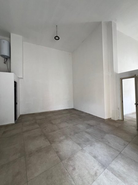 Tirane, jepet me qera ambjent biznesi Kati 0, 55 m² 600 € (Rruga e Barrikadave)