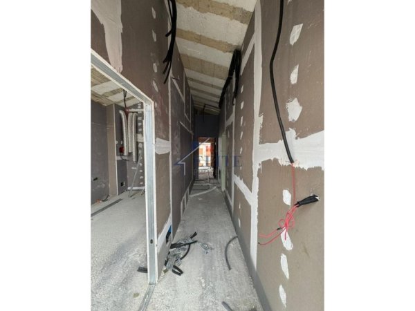 Korce, shitet hotel Kati 3, 411 m² 650.000 € (Korce)
