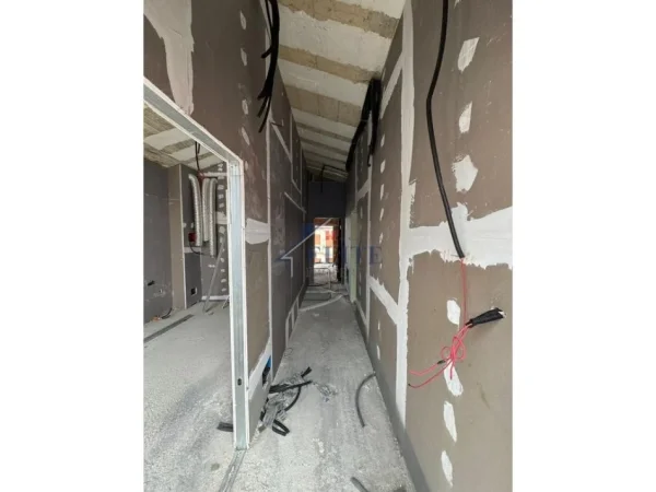 Korce, shitet hotel Kati 3, 411 m² 650.000 € (Korce)