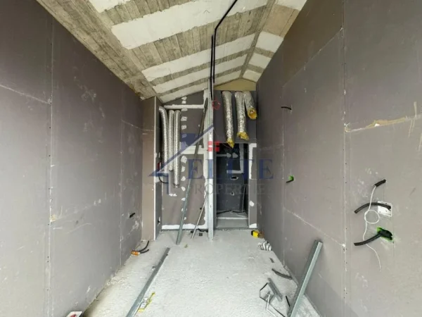 Korce, shitet hotel Kati 3, 411 m² 650.000 € (Korce)