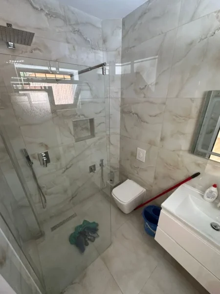 Tirane, jepet me qera ambjent biznesi Kati 1, 63 m² 400 € (21 Dhjetori)