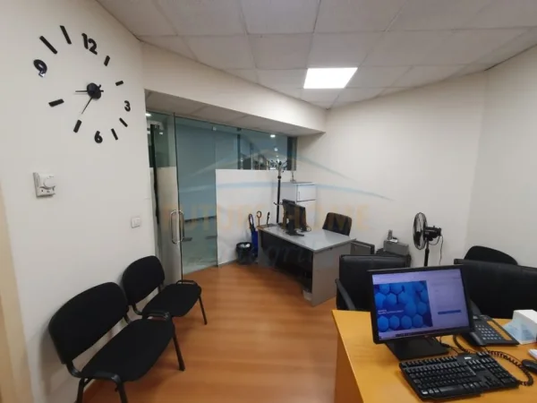 0683487469 Tirane, shitet ambjent biznesi Kati 0, 45 m² 185.000 € (Qender , Prane Torre Drin)