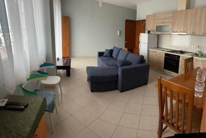 Tirane, jepet me qera apartament 1+1+Ballkon Kati 5, 65 m² 400 € (millosh shutku)