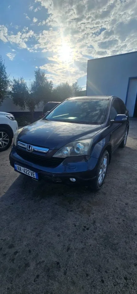 Vlore, shitet SUV SUPER OKAZION HONDA CR-V Benzin+Gaz, gri e erret automatik Kondicioner 315.000 km 5.300 €