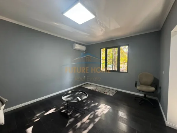 Tirane, jepet me qera apartament 1+1 Kati 1, 450 €