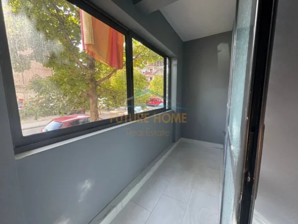 Tirane, jepet me qera apartament 1+1 Kati 1, 450 €