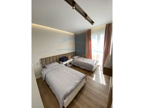 Tirane, shitet apartament 3+1+Ballkon Kati 5, 280.000 € 
