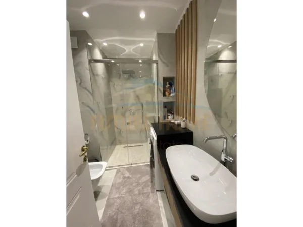 Tirane, shitet apartament 3+1+Ballkon Kati 5, 280.000 € 