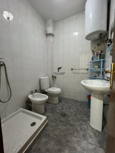 Tirane, jepet me qera apartament 2+1 Kati 1, 67 m² 500 € (PRANE ECO MARKET)