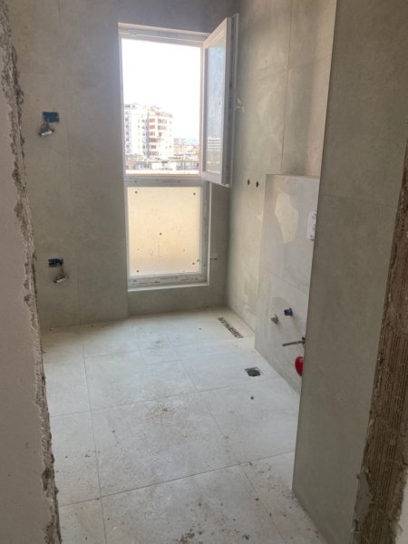 Tirane, shitet apartament 1+1+Ballkon Kati 5, 73 m² 125.000 € 