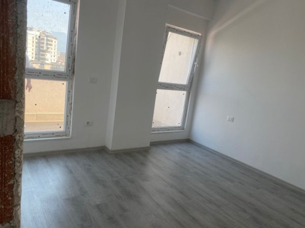 Tirane, shitet apartament 1+1+Ballkon Kati 5, 73 m² 125.000 € 