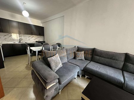 Tirane, jepet me qera apartament 1+1 Kati 6, 70 m² 400 € 