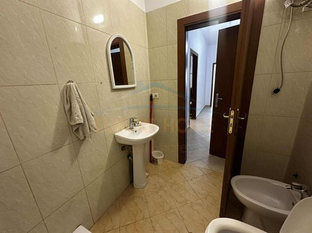 Tirane, jepet me qera apartament 1+1 Kati 6, 70 m² 400 € 