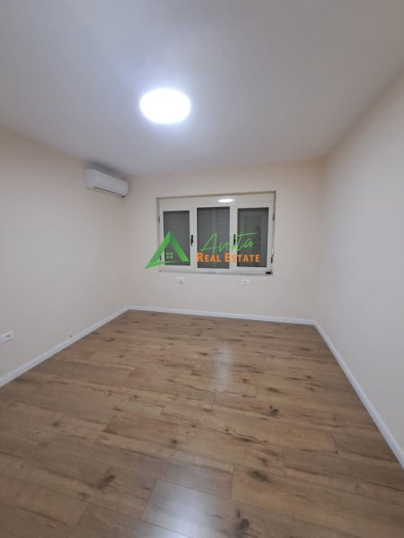 Tirane, jepet me qera zyre Kati 3, 80 m² 1.200 € (Qender/ 9-kateshet)
