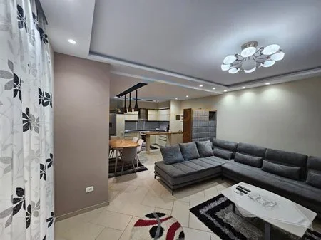 Tirane, jepet me qera apartament 2+1 Kati 3, 100 m² 750 € 