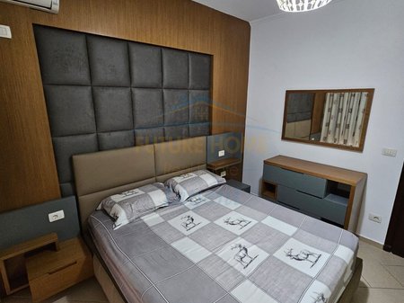 Tirane, jepet me qera apartament 2+1 Kati 3, 100 m² 750 € 