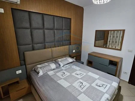 Tirane, jepet me qera apartament 2+1 Kati 3, 100 m² 750 € 