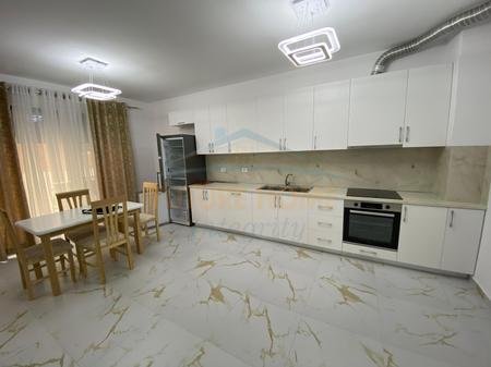 Tirane, jepet me qera apartament 2+1+Ballkon Kati 1, 120 m² 750 € (Tregu Elektrik)