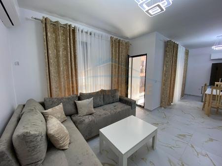 Tirane, jepet me qera apartament 2+1+Ballkon Kati 1, 120 m² 750 € (Tregu Elektrik)