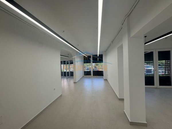 0683487469 Tirane, jepet me qera ambjent biznesi Kati 0, 105 m² 1.500 € (LAPRAKE)