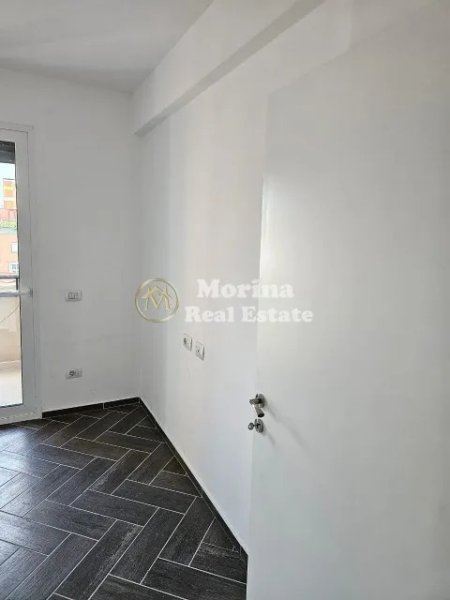 Tirane, jepet me qera apartament 2+1 Kati 8, 74 m² 1.000 € (Myslym Shyri)