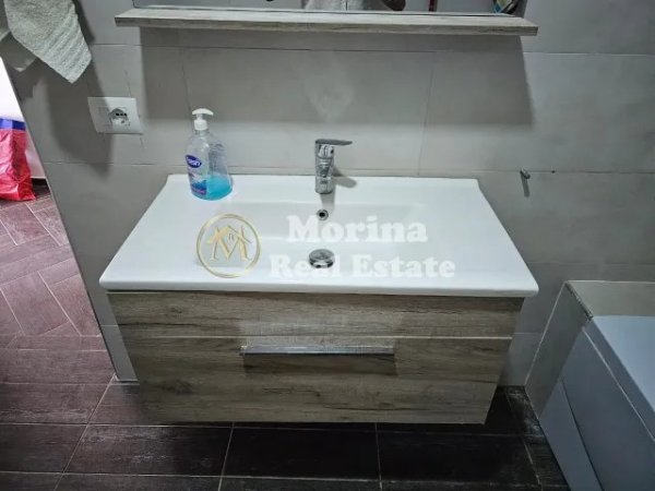 Tirane, jepet me qera apartament 2+1 Kati 8, 74 m² 1.000 € (Myslym Shyri)