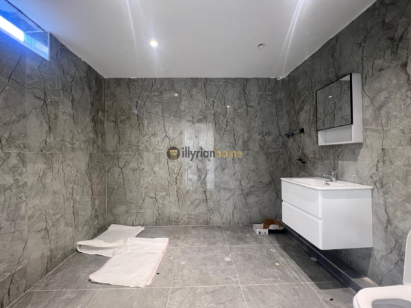 Tirane, jepet me qera ambjent biznesi Kati 0, 95 m² 800 € (Pazari i Ri, Tiranë)