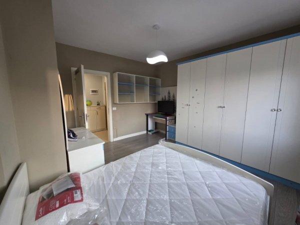 Tirane, jepet me qera apartament 2+1+Ballkon Kati 8, 93 m² 500 € (Rruga 3 Deshmoret)
