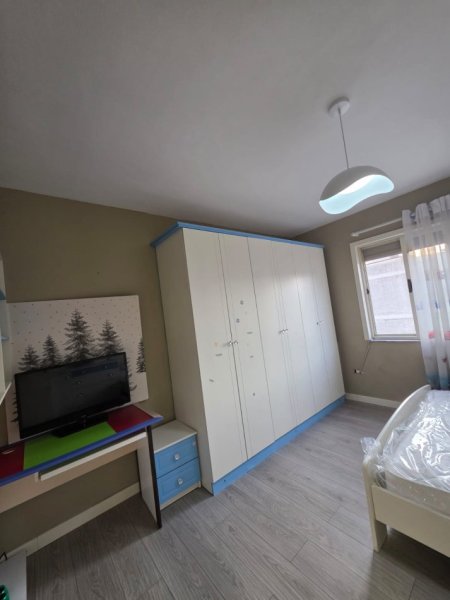 Tirane, jepet me qera apartament 2+1+Ballkon Kati 8, 93 m² 500 € (Rruga 3 Deshmoret)