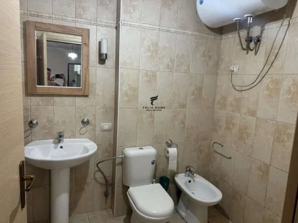 Tirane, jepet me qera apartament 1+1 Kati 6, 70 m² 550 € (HOTEL MONDIAL)