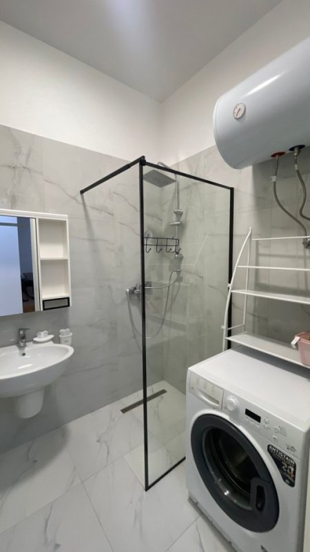 Tirane, jepet me qera apartament 2+1 Kati 7, 122 m² 1.300 € (Delijorgj)