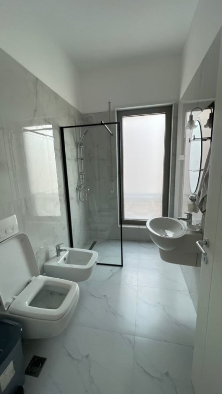 Tirane, jepet me qera apartament 2+1 Kati 7, 122 m² 1.300 € (Delijorgj)